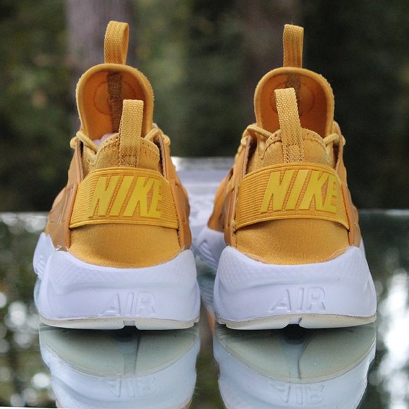 Nike Air Huarache Run Ultra Yellow Size 6Y - Picture 9 of 15
